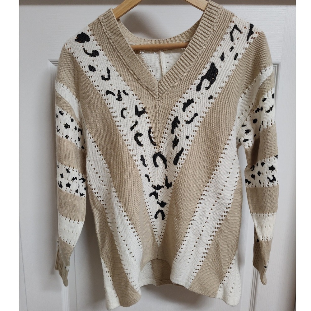 Lavish Beige Animal Print Chevron Pointelle V-Neck Knit Sweater Womens Small‎